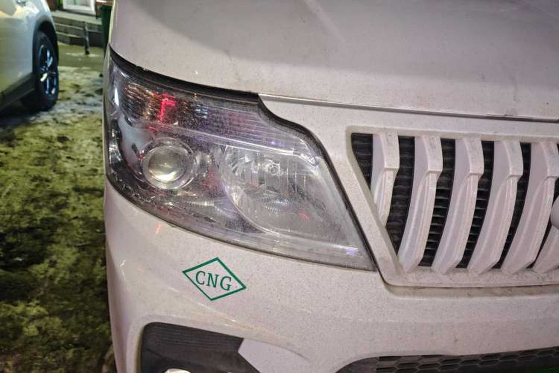 Used CHANGAN KAICHENG Ruixing M60 2023 1.6L CNG Comfort-Grade 6-Seater Passenger Vehicle Right Front Headlight