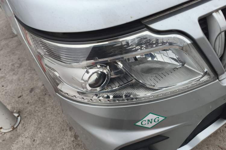 Used CHANGAN KAICHENG Ruixing M60 2023 1.6L CNG Comfort-Grade 6-Seater Passenger Vehicle Right Front Headlight