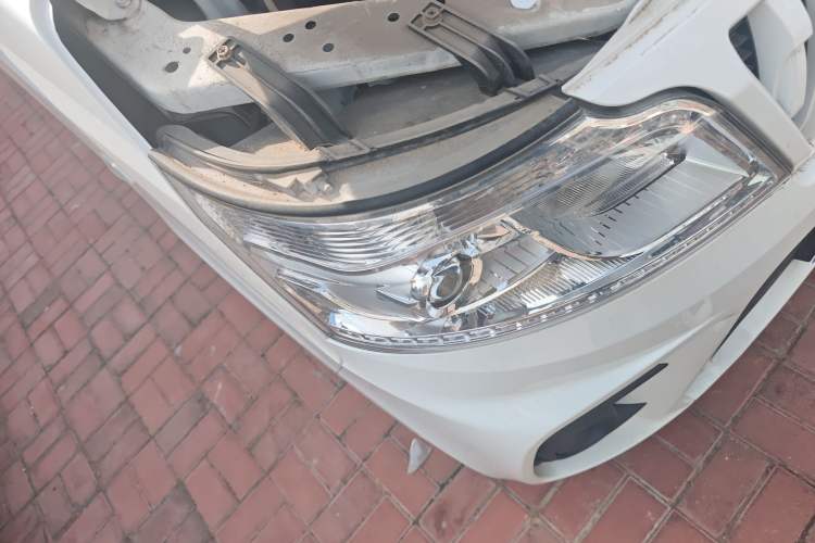 Used CHANGAN KAICHENG Ruixing M60 2023 1.5L GDI Comfort-Class Passenger Vehicle 6/7 Seats Right Front Headlight