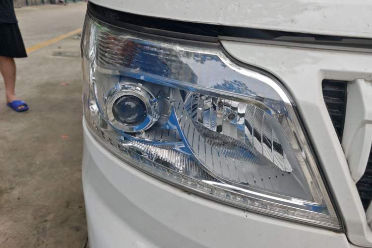 Used CHANGAN KAICHENG Ruixing M60 2023 1.5L GDI Elite-Class Passenger Vehicle 6/7 Seats Right Front Headlight