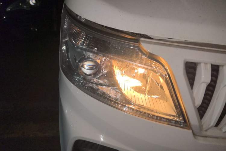 Used CHANGAN KAICHENG Ruixing M60 2023 1.5L GDI Comfort-Class Passenger Vehicle 6/7 Seats Right Front Headlight