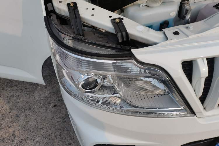 Used CHANGAN KAICHENG Ruixing M60 2023 1.5L GDI Comfort-Class Passenger Vehicle 6/7 Seats Right Front Headlight