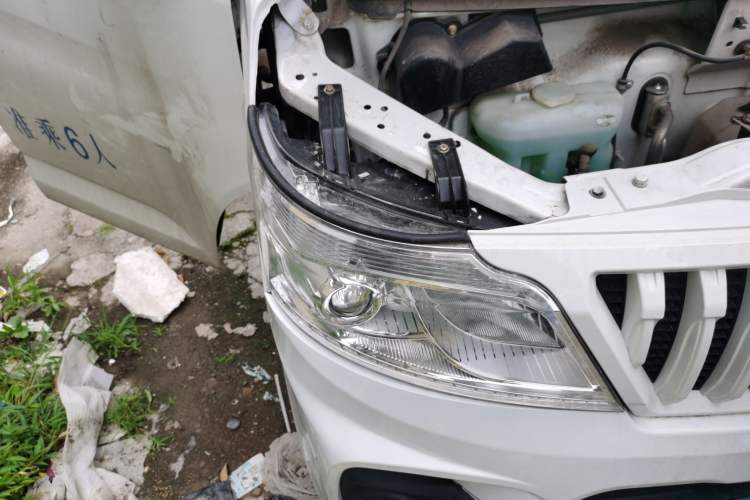 Used CHANGAN KAICHENG Ruixing M60 2023 1.6L CNG Comfort-Grade 6-Seater Passenger Vehicle Right Front Headlight