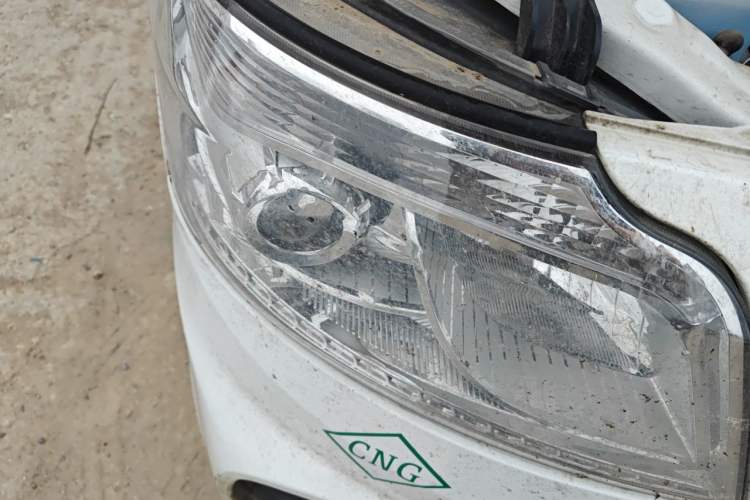 Used CHANGAN KAICHENG Ruixing M60 2023 1.6L CNG Comfort-Grade 6-Seater Passenger Vehicle Right Front Headlight