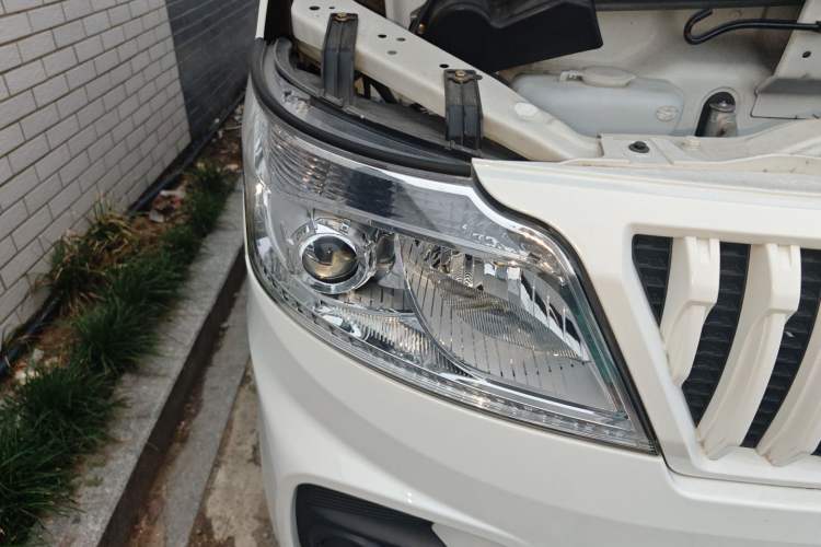 Used CHANGAN KAICHENG Ruixing M60 2023 1.5L GDI Comfort-Class Passenger Vehicle 6/7 Seats Right Front Headlight
