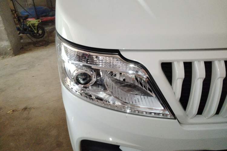 Used CHANGAN KAICHENG Ruixing M60 2023 1.5L GDI Comfort-Class Passenger Vehicle 6/7 Seats Right Front Headlight