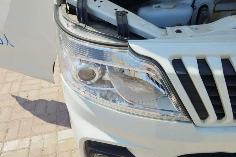 Used CHANGAN KAICHENG Ruixing M60 2023 1.6L CNG Comfort-Grade 6-Seater Passenger Vehicle Right Front Headlight