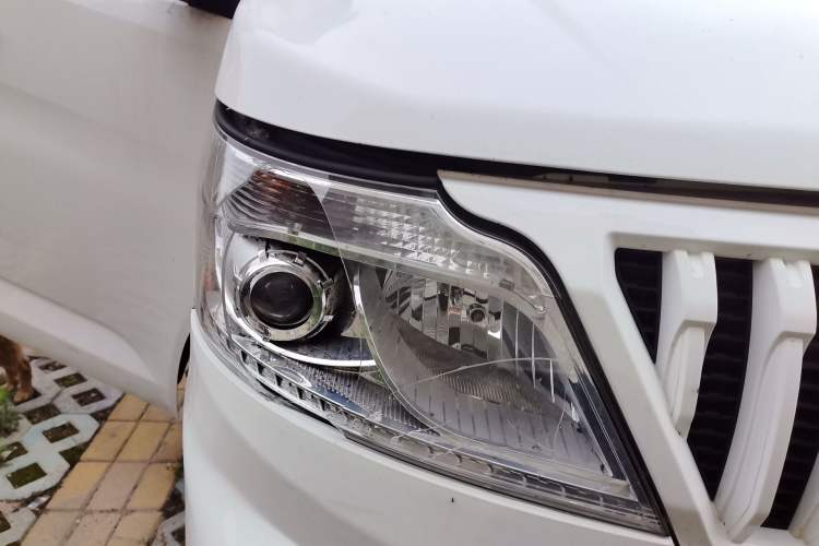 Used CHANGAN KAICHENG Ruixing M60 2023 1.5L GDI Comfort-Class Passenger Vehicle 6/7 Seats Right Front Headlight