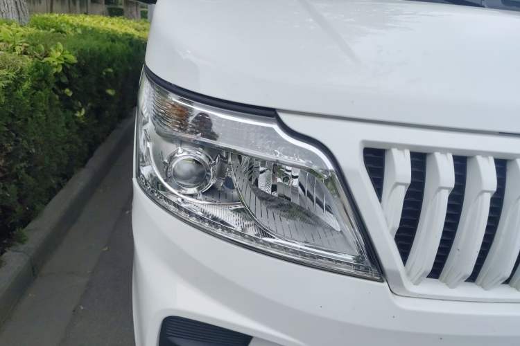 Used CHANGAN KAICHENG Ruixing M60 2023 1.5L GDI Comfort-Class Passenger Vehicle 6/7 Seats Right Front Headlight