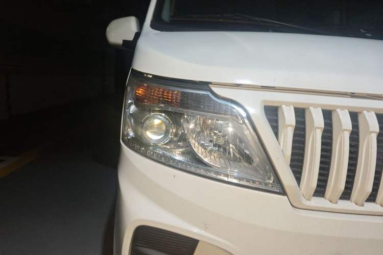 Used CHANGAN KAICHENG Ruixing M60 2023 1.5L GDI Elite-Class Passenger Vehicle 6/7 Seats Right Front Headlight