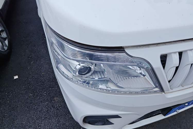 Used CHANGAN KAICHENG Ruixing M60 2023 1.5L GDI Comfort-Class Passenger Vehicle 6/7 Seats Right Front Headlight