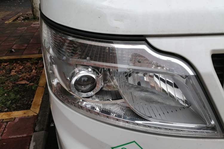 Used CHANGAN KAICHENG Ruixing M60 2023 1.6L CNG Comfort-Grade 6-Seater Passenger Vehicle Right Front Headlight