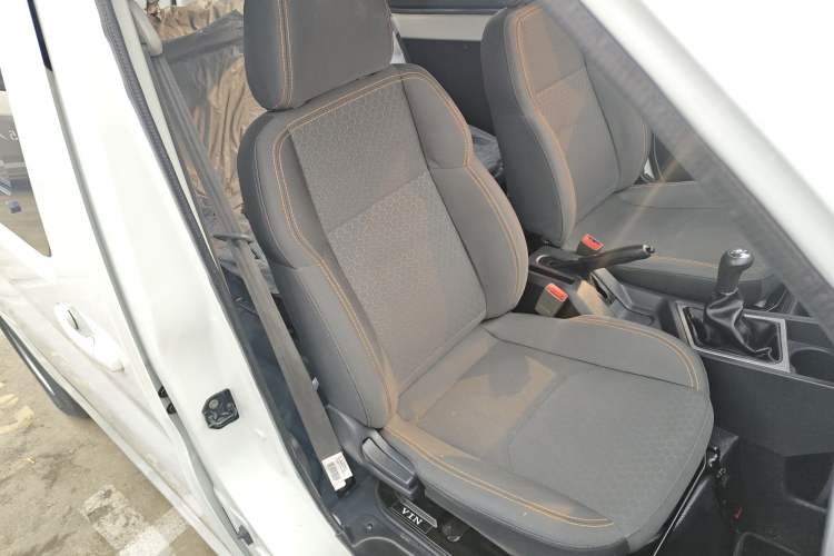 Used CHANGAN KAICHENG Ruixing M60 2023 1.5L GDI Comfort-Class Passenger Vehicle 6/7 Seats Right Front Seat
