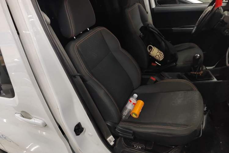 Used CHANGAN KAICHENG Ruixing M60 2023 1.5L GDI Comfort-Class Passenger Vehicle 6/7 Seats Right Front Seat