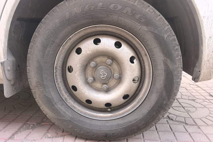 Used CHANGAN KAICHENG Ruixing M60 2023 1.5L GDI Comfort Van 2-Seater Right Front Wheel Hub