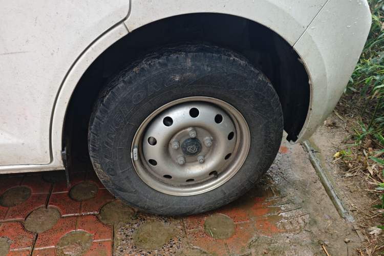 Used CHANGAN KAICHENG Ruixing M60 2023 1.5L GDI Comfort-Class Passenger Vehicle 6/7 Seats Right Front Wheel Hub