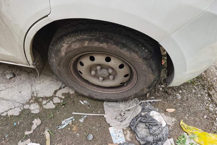 Used CHANGAN KAICHENG Ruixing M60 2023 1.6L CNG Comfort-Grade 6-Seater Passenger Vehicle Right Front Wheel Hub
