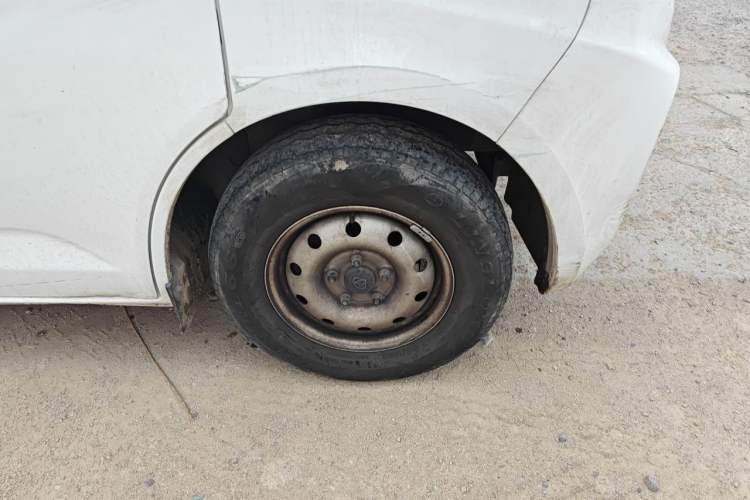 Used CHANGAN KAICHENG Ruixing M60 2023 1.6L CNG Comfort-Grade 6-Seater Passenger Vehicle Right Front Wheel Hub