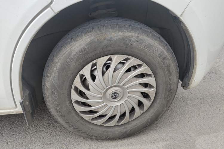 Used CHANGAN KAICHENG Ruixing M60 2023 1.6L CNG Comfort Van 2 Seats Right Front Wheel Hub