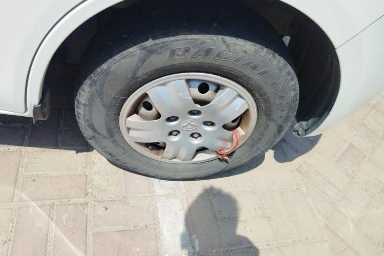 Used CHANGAN KAICHENG Ruixing M60 2023 1.6L CNG Comfort-Grade 6-Seater Passenger Vehicle Right Front Wheel Hub