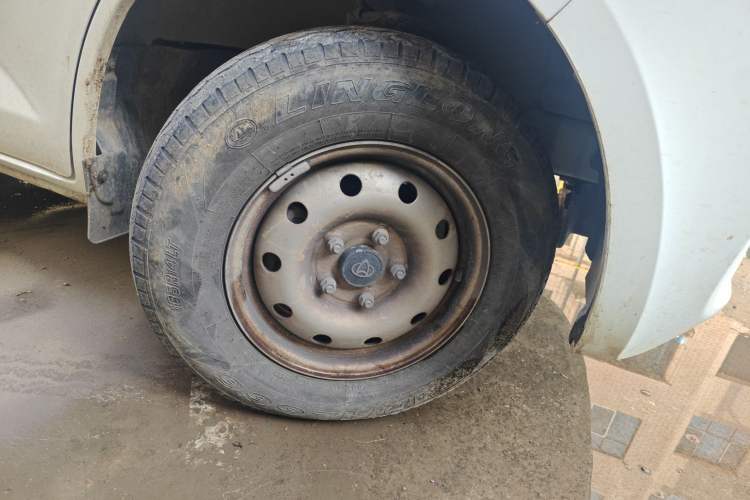 Used CHANGAN KAICHENG Ruixing M60 2023 1.6L CNG Comfort Van 2 Seats Right Front Wheel Hub