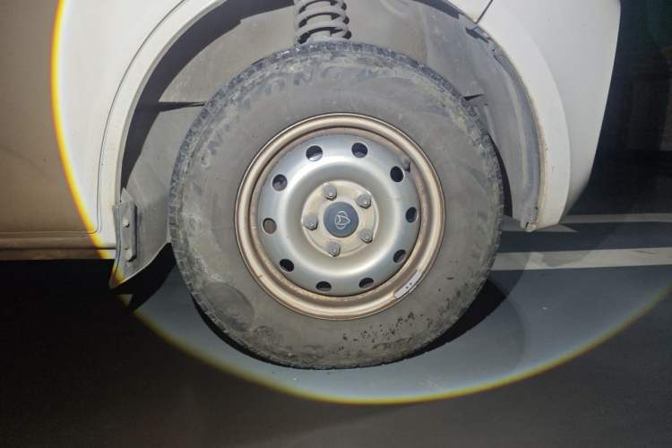 Used CHANGAN KAICHENG Ruixing M60 2023 1.5L GDI Elite-Class Passenger Vehicle 6/7 Seats Right Front Wheel Hub