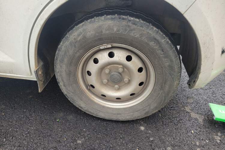 Used CHANGAN KAICHENG Ruixing M60 2023 1.6L CNG Comfort Van 2 Seats Right Front Wheel Hub