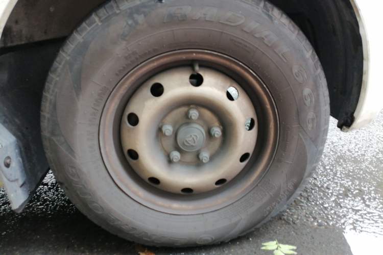 Used CHANGAN KAICHENG Ruixing M60 2023 1.6L CNG Comfort-Grade 6-Seater Passenger Vehicle Right Front Wheel Hub