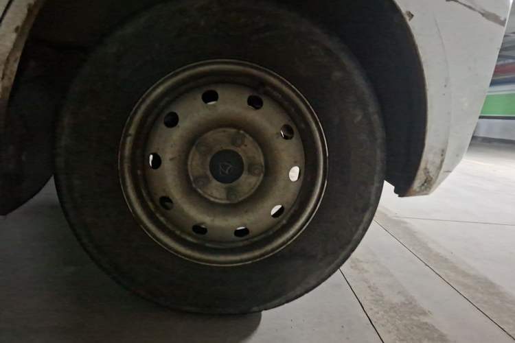 Used CHANGAN KAICHENG Ruixing M60 2023 1.5L GDI Comfort Van 2-Seater Right Front Wheel Hub