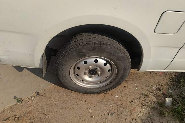 Used CHANGAN KAICHENG Ruixing M60 2023 1.5L GDI Comfort-Class Passenger Vehicle 6/7 Seats Right Rear Wheel Hub