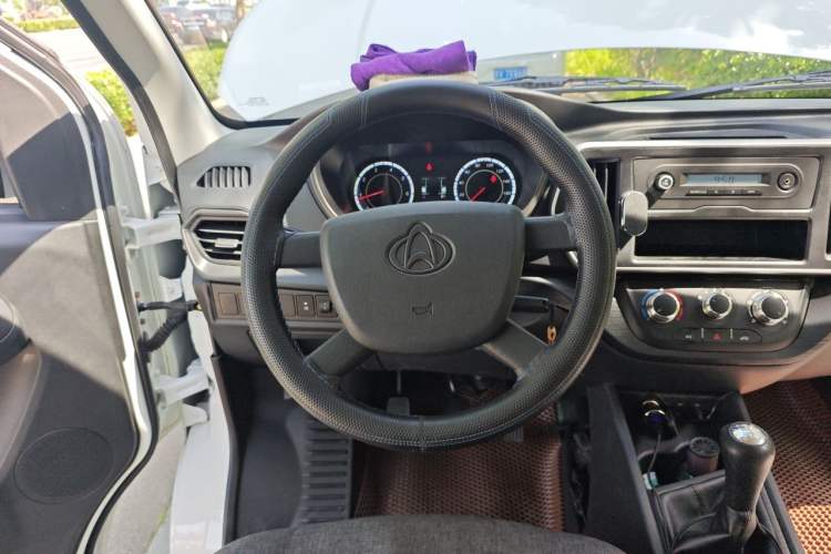 Used CHANGAN KAICHENG Ruixing M60 2023 1.5L GDI Comfort-Class Passenger Vehicle 6/7 Seats Steering Wheel