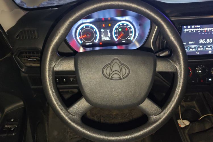 Used CHANGAN KAICHENG Ruixing M60 2023 1.6L CNG Comfort-Grade 6-Seater Passenger Vehicle Steering Wheel