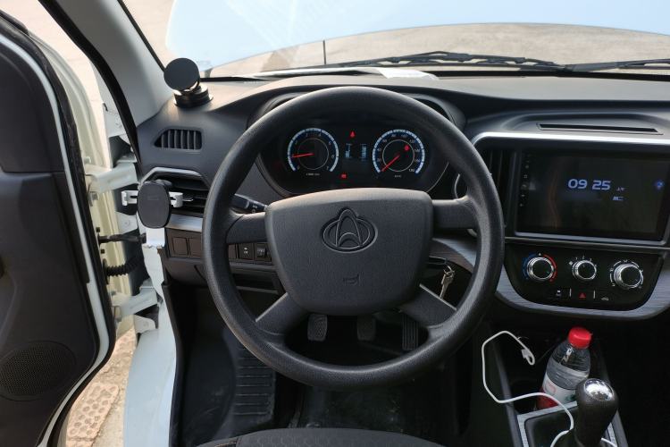 Used CHANGAN KAICHENG Ruixing M60 2023 1.5L GDI Comfort-Class Passenger Vehicle 6/7 Seats Steering Wheel