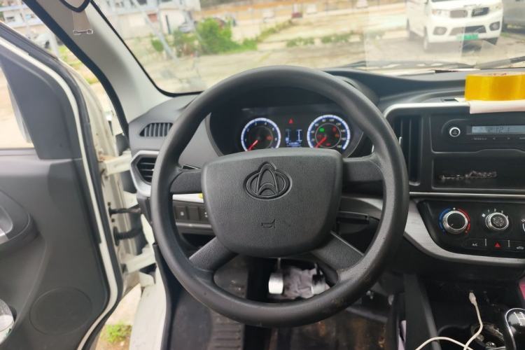 Used CHANGAN KAICHENG Ruixing M60 2023 1.6L CNG Comfort-Grade 6-Seater Passenger Vehicle Steering Wheel