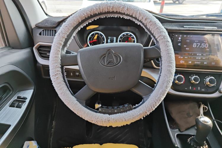 Used CHANGAN KAICHENG Ruixing M60 2023 1.5L GDI Comfort-Class Passenger Vehicle 6/7 Seats Steering Wheel
