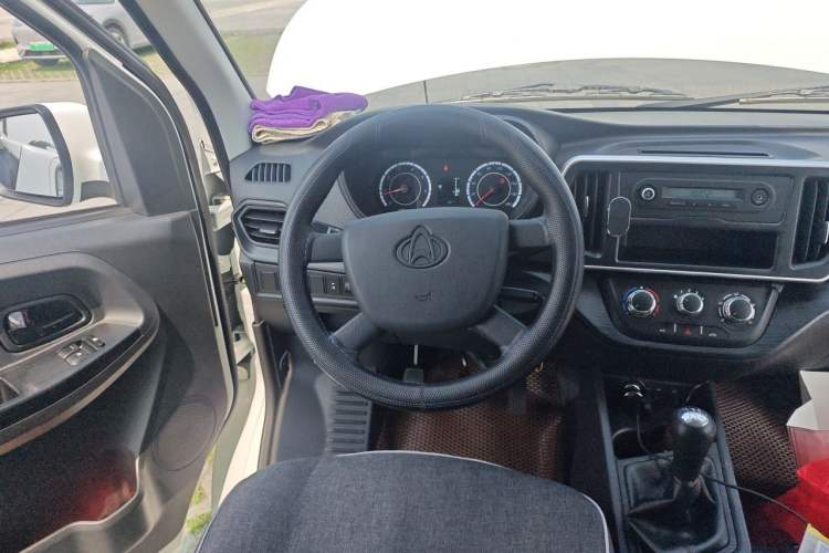 Used CHANGAN KAICHENG Ruixing M60 2023 1.5L GDI Comfort-Class Passenger Vehicle 6/7 Seats Steering Wheel