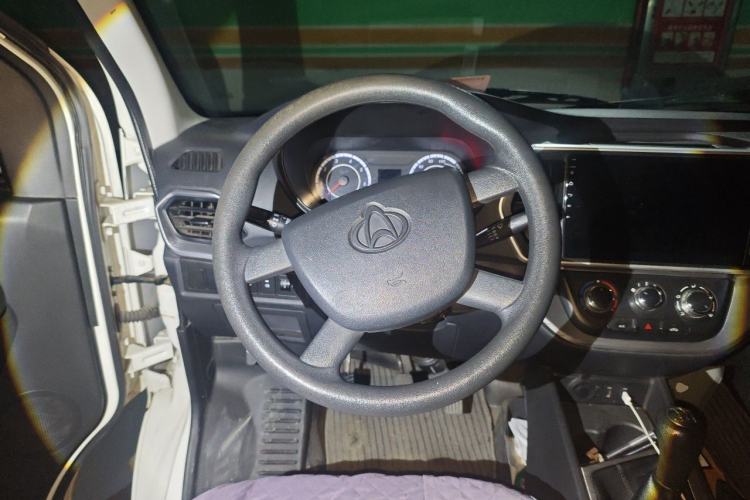 Used CHANGAN KAICHENG Ruixing M60 2023 1.5L GDI Elite-Class Passenger Vehicle 6/7 Seats Steering Wheel