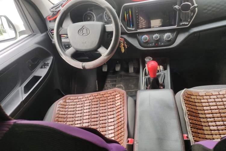 Used CHANGAN KAICHENG Ruixing M60 2023 1.5L GDI Comfort-Class Passenger Vehicle 6/7 Seats Steering Wheel