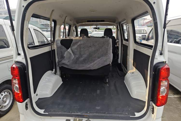 Used CHANGAN KAICHENG Ruixing M60 2023 1.5L GDI Comfort-Class Passenger Vehicle 6/7 Seats Trunk