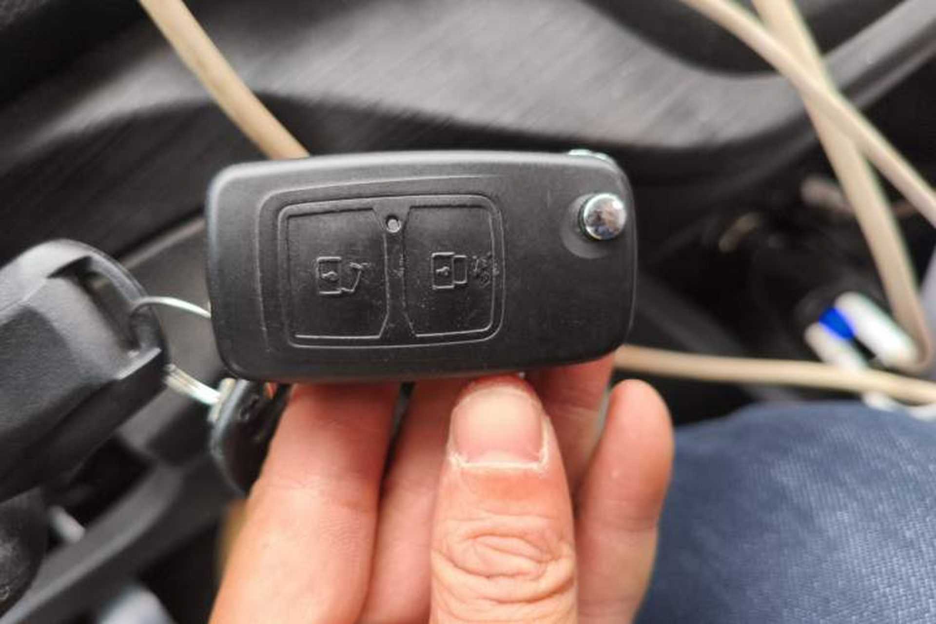 Used CHANGAN KAICHENG Ruixing M60 2023 1.6L CNG Comfort-Grade 6-Seater Passenger Vehicle Vehicle Key