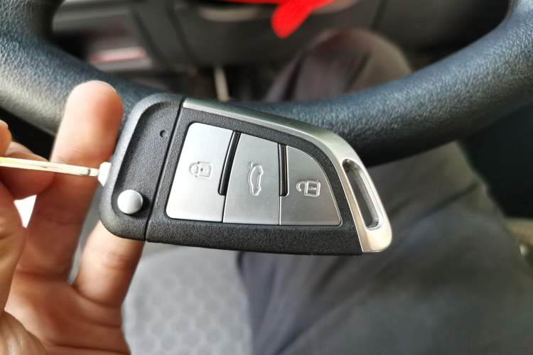 Used CHANGAN KAICHENG Ruixing M60 2023 1.6L CNG Comfort-Grade 6-Seater Passenger Vehicle Vehicle Key