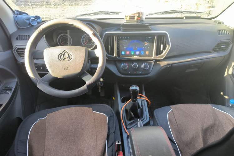Used CHANGAN KAICHENG Ruixing M60 2025 Model, 1.6L CNG, 120L Gas Cylinder, Comfortable 6-Seater Passenger Van Center Console