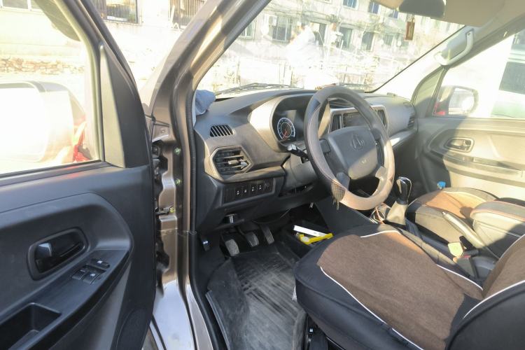 Used CHANGAN KAICHENG Ruixing M60 2025 Model, 1.6L CNG, 120L Gas Cylinder, Comfortable 6-Seater Passenger Van Driver Seat