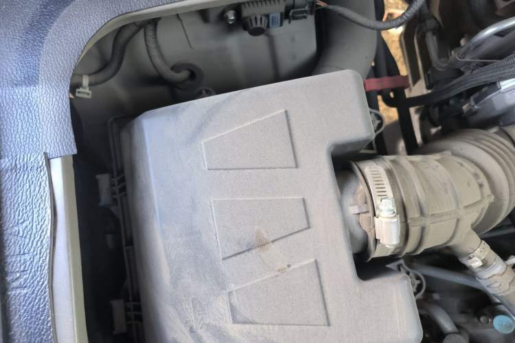 Used CHANGAN KAICHENG Ruixing M60 2025 Model, 1.6L CNG, 120L Gas Cylinder, Comfortable 6-Seater Passenger Van Engine Bay Right