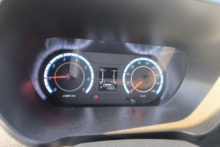 Used CHANGAN KAICHENG Ruixing M60 2025 Model, 1.6L CNG, 120L Gas Cylinder, Comfortable 6-Seater Passenger Van Instrument Cluster