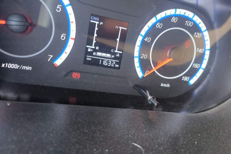 Used CHANGAN KAICHENG Ruixing M60 2025 Model, 1.6L CNG, 120L Gas Cylinder, Comfortable 6-Seater Passenger Van Odometer Close Up