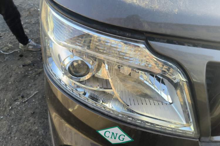Used CHANGAN KAICHENG Ruixing M60 2025 Model, 1.6L CNG, 120L Gas Cylinder, Comfortable 6-Seater Passenger Van Right Front Headlight