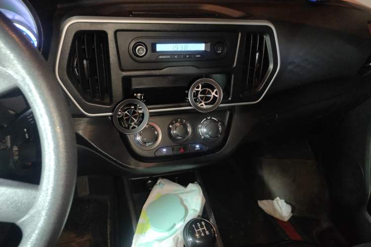 Used CHANGAN KAICHENG Ruixing M60 2025 Model, 1.6L CNG, 120L Gas Cylinder, Comfortable 6-Seater Passenger Van Audio And AC Panel