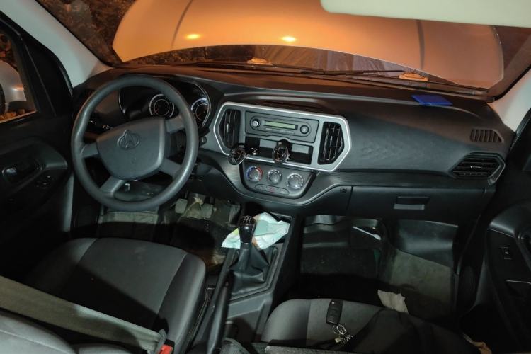 Used CHANGAN KAICHENG Ruixing M60 2025 Model, 1.6L CNG, 120L Gas Cylinder, Comfortable 6-Seater Passenger Van Center Console
