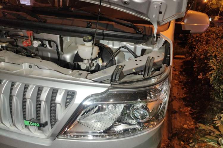 Used CHANGAN KAICHENG Ruixing M60 2025 Model, 1.6L CNG, 120L Gas Cylinder, Comfortable 6-Seater Passenger Van Engine Bay Left